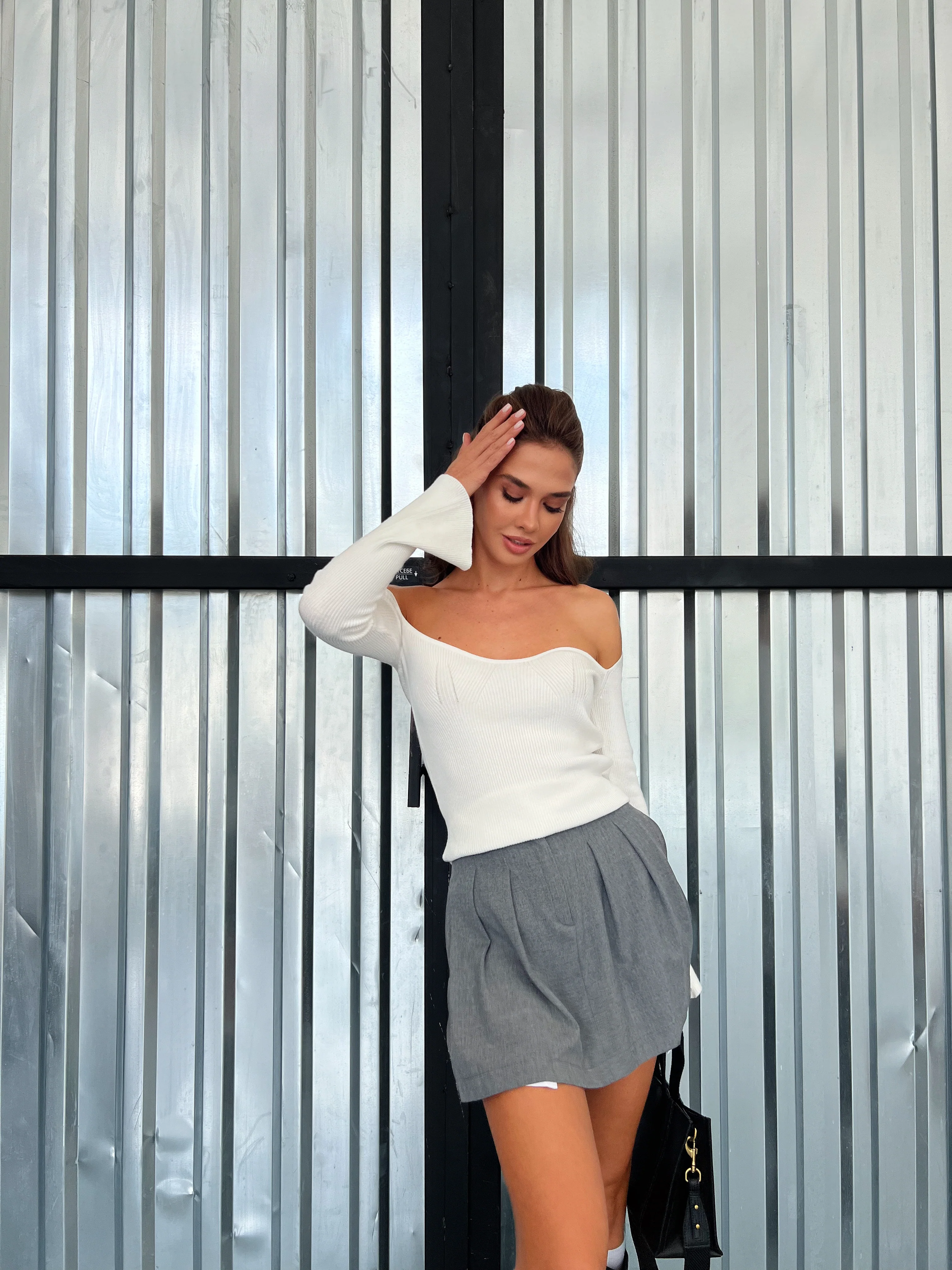 Asymmetric sweater - Image 10