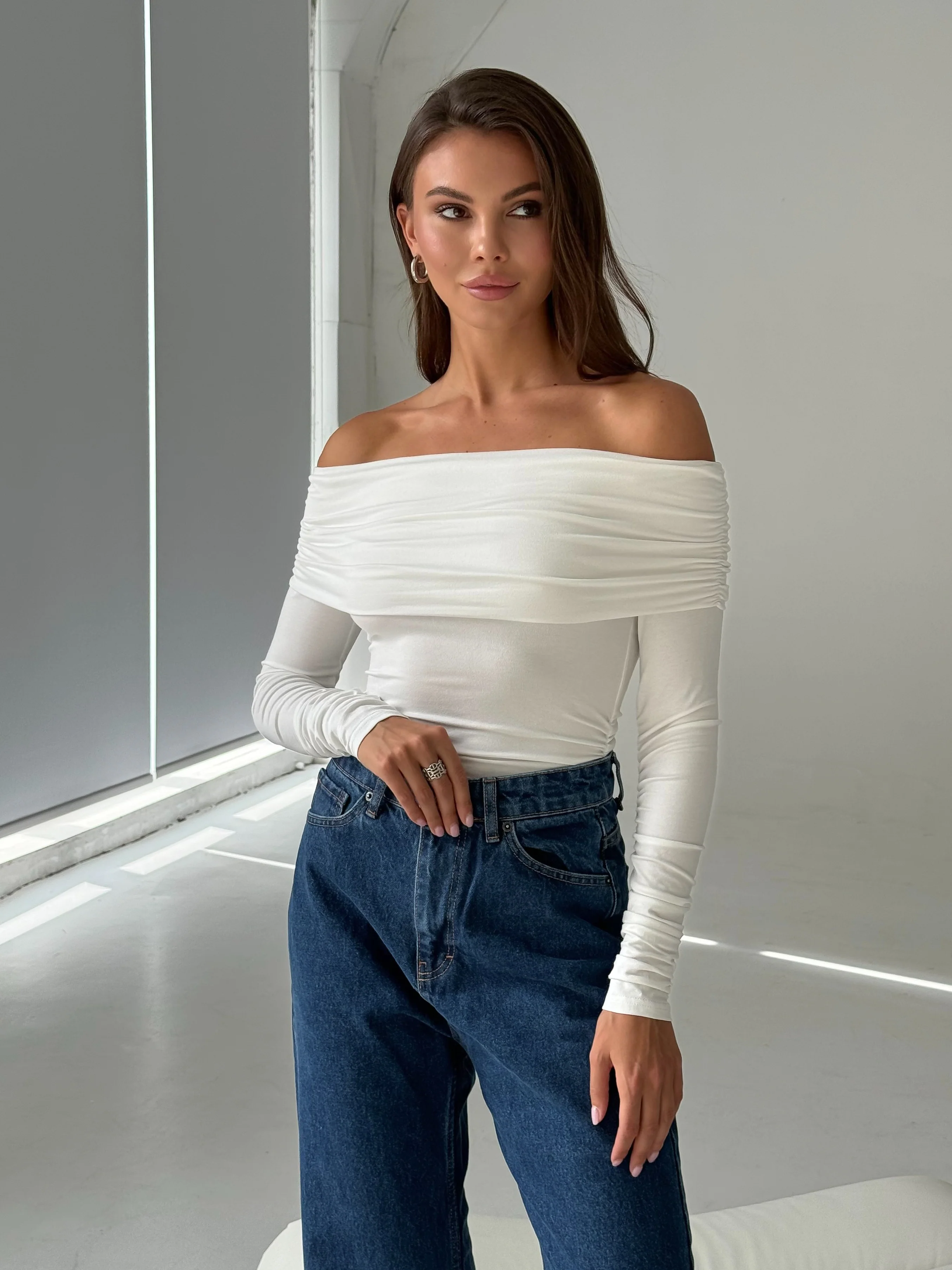 Vidvazhna Off-Shoulder Longsleeve - Image 9