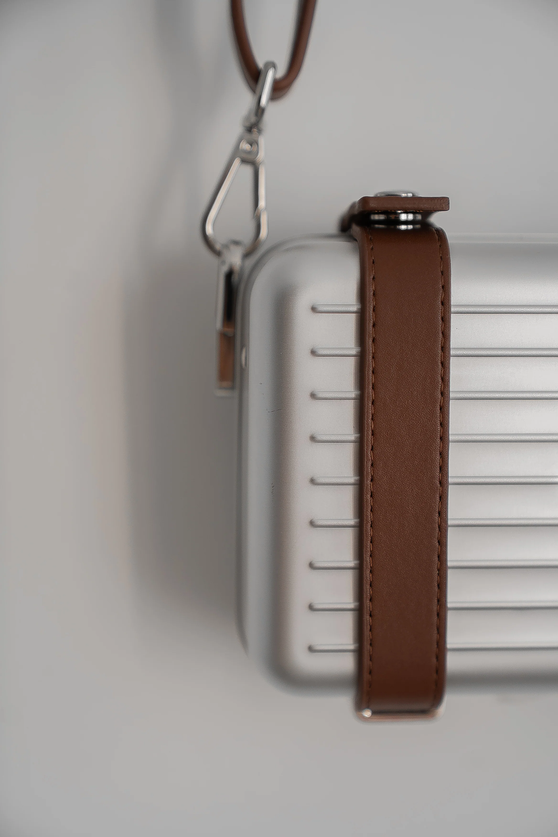 Saint Pearl Metallic Bag - Image 4