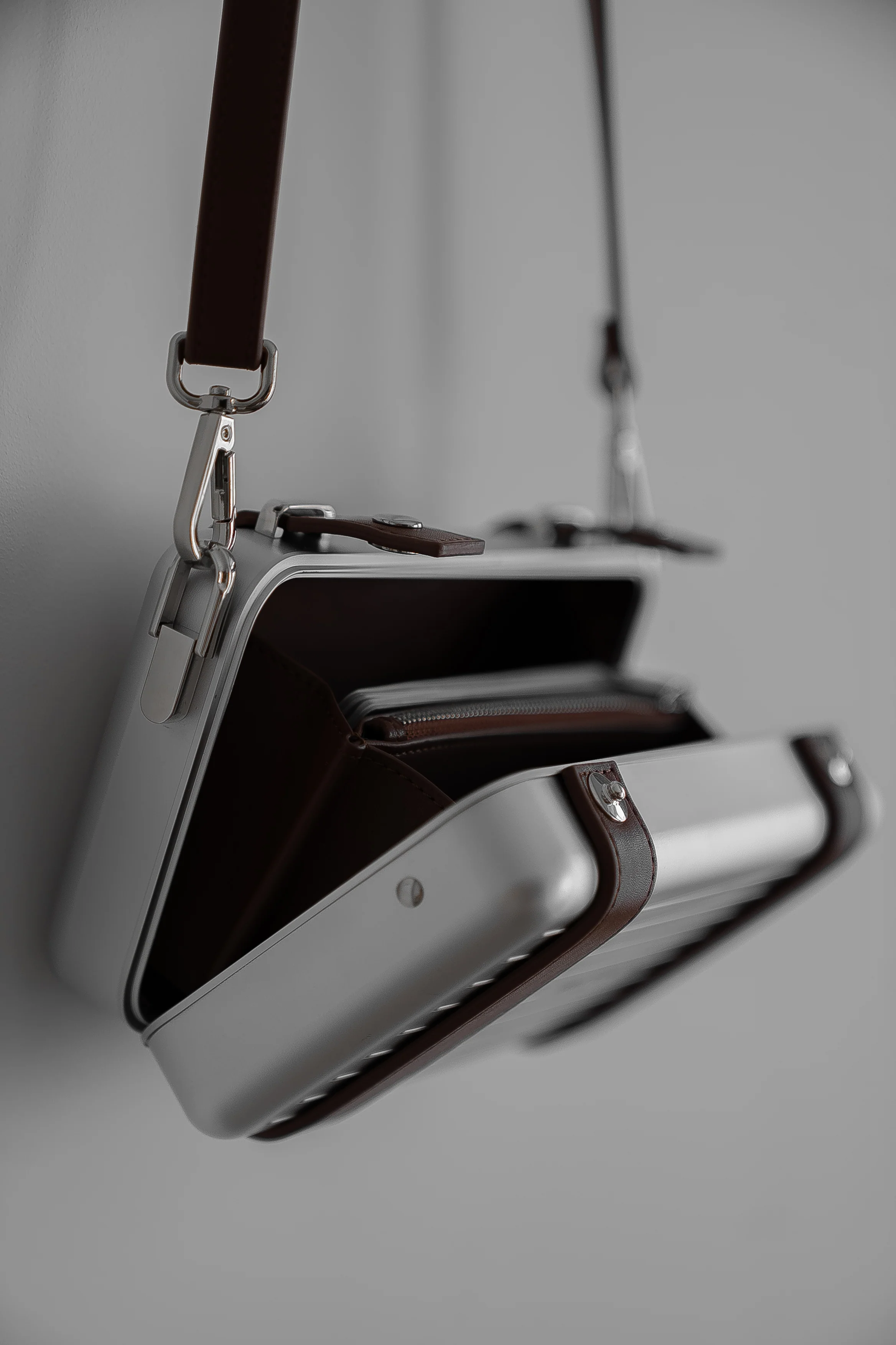 Saint Pearl Metallic Bag - Image 7
