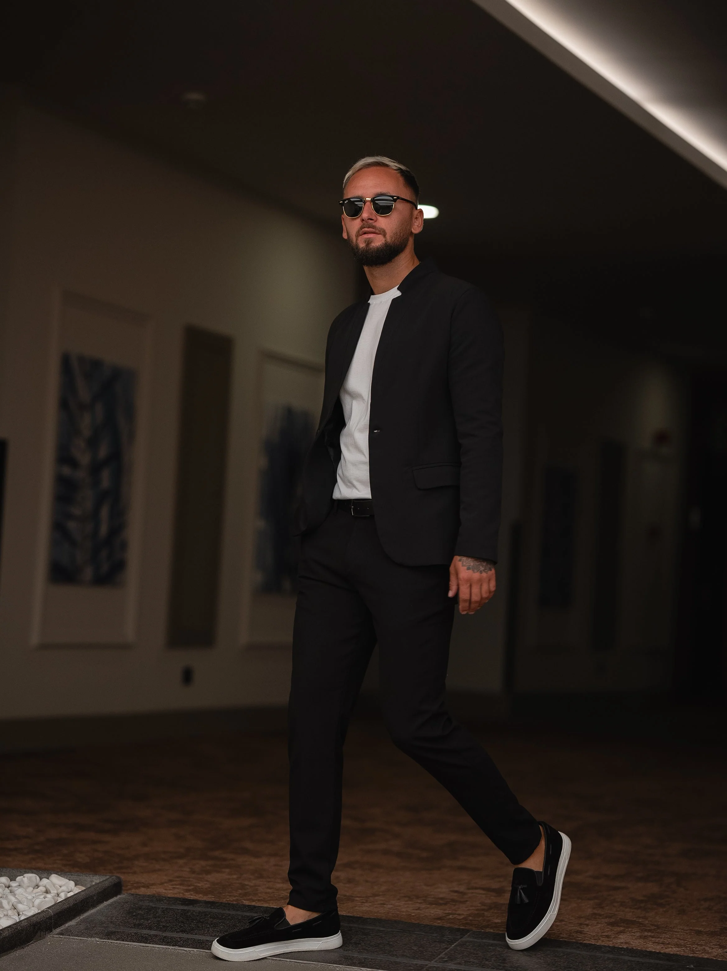 Stand-Collar Suit - Image 8