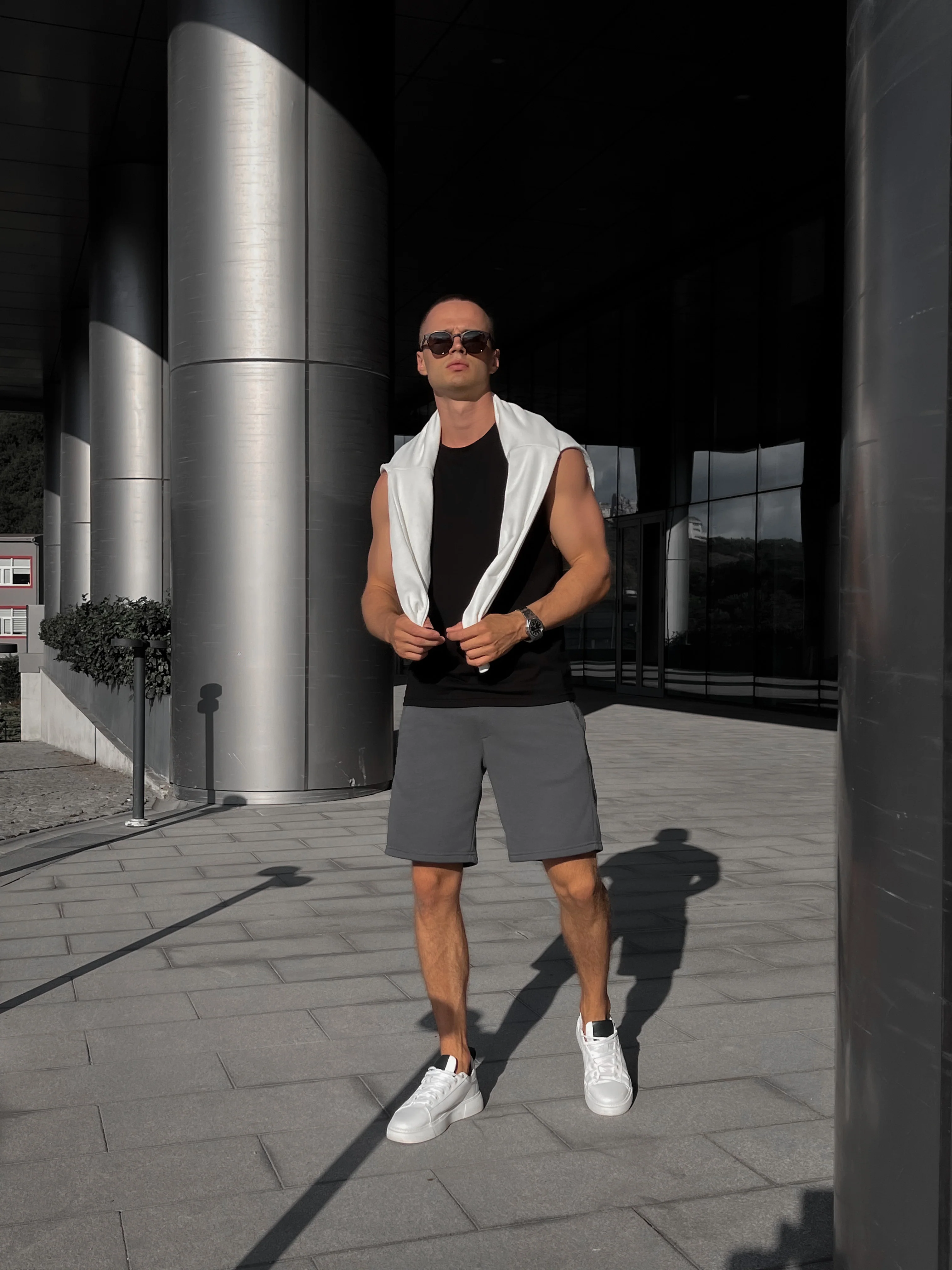 Three-thread sweat shorts - Image 10