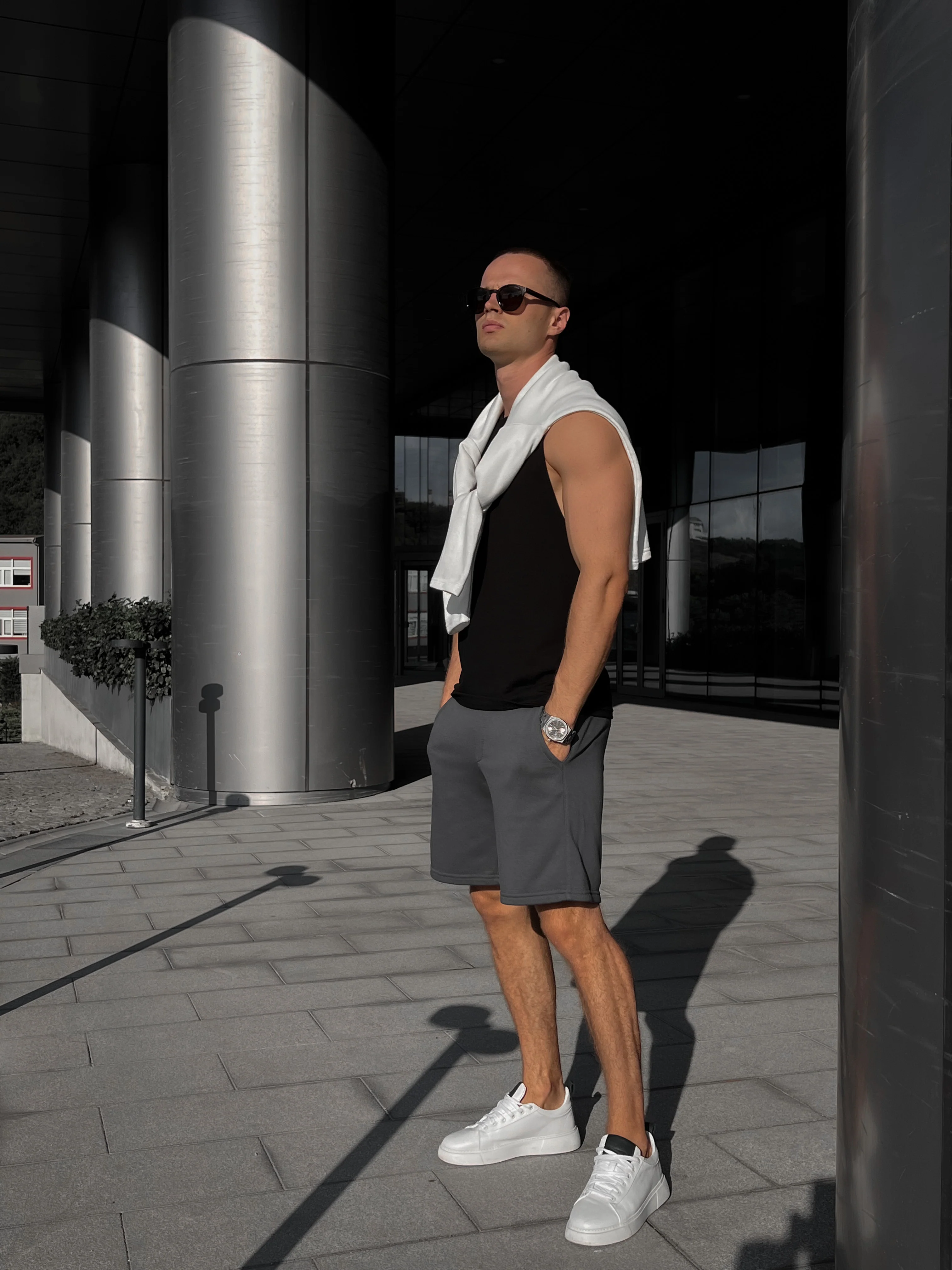 Three-thread sweat shorts - Image 11